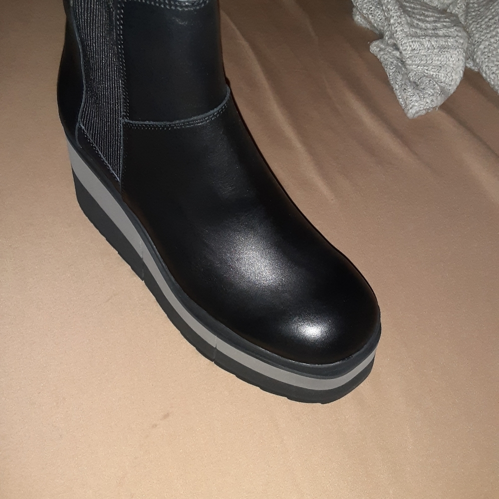 Naked Feet size 8 black